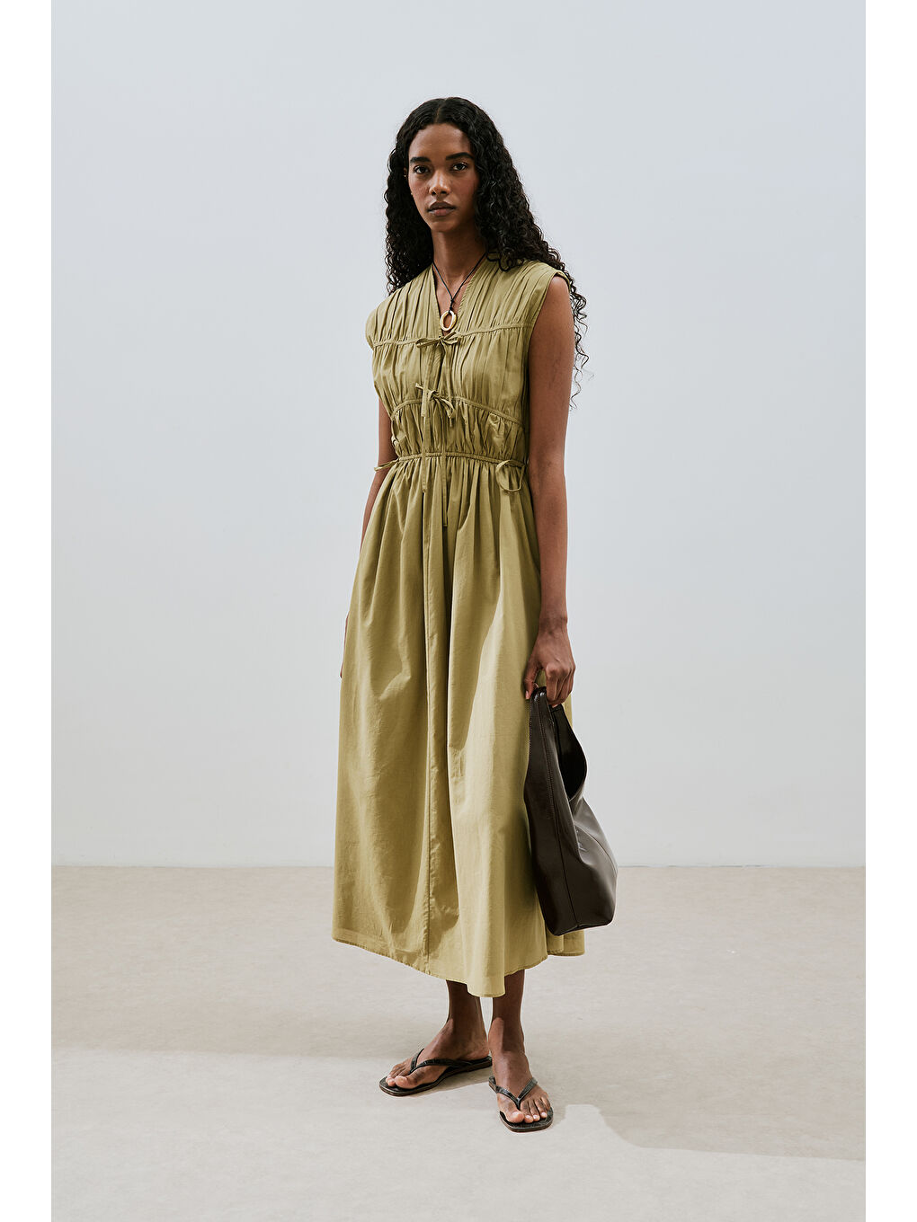 Kahverengi Büzgülü Bağlama Detaylı Elbise Toprak-3