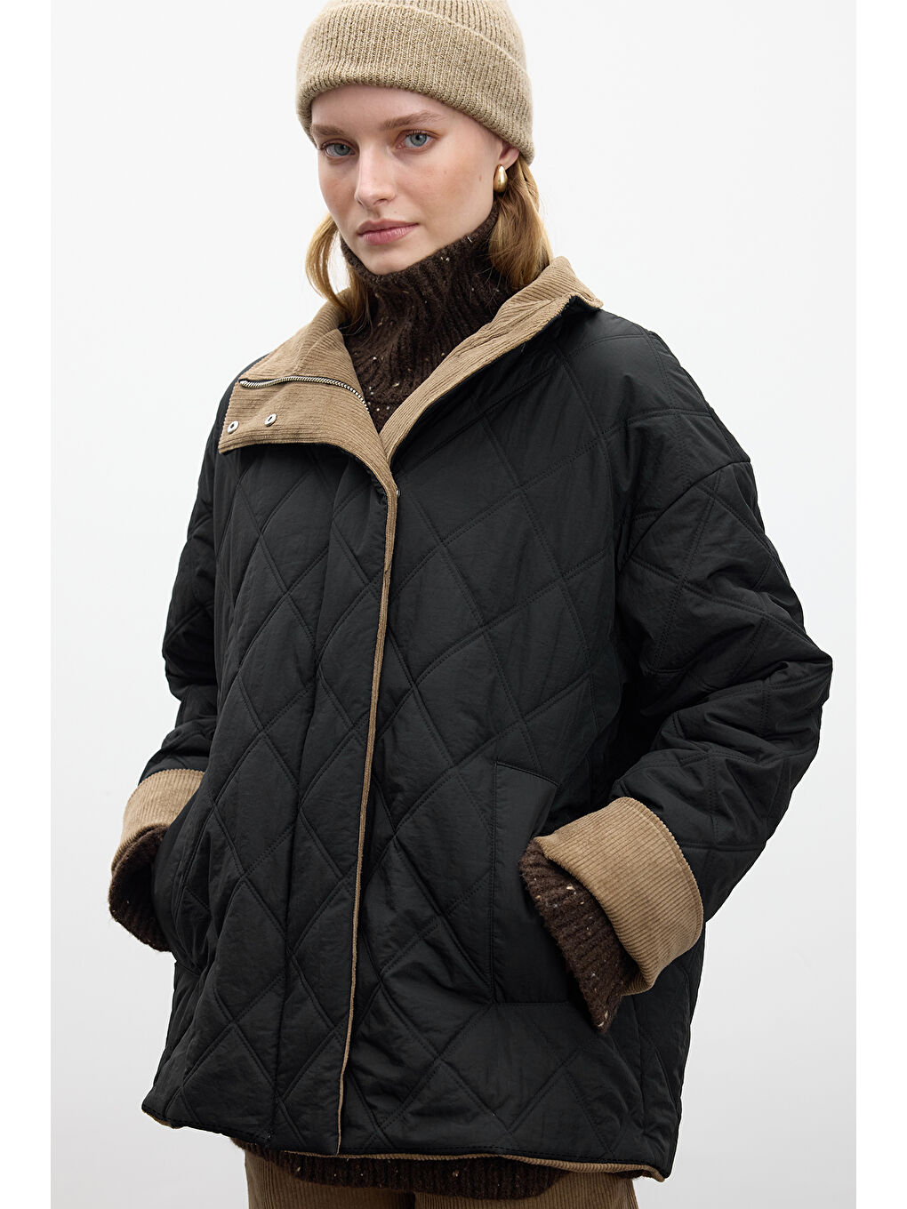 Kapitone Kadife Detaylı Mont Siyah-3