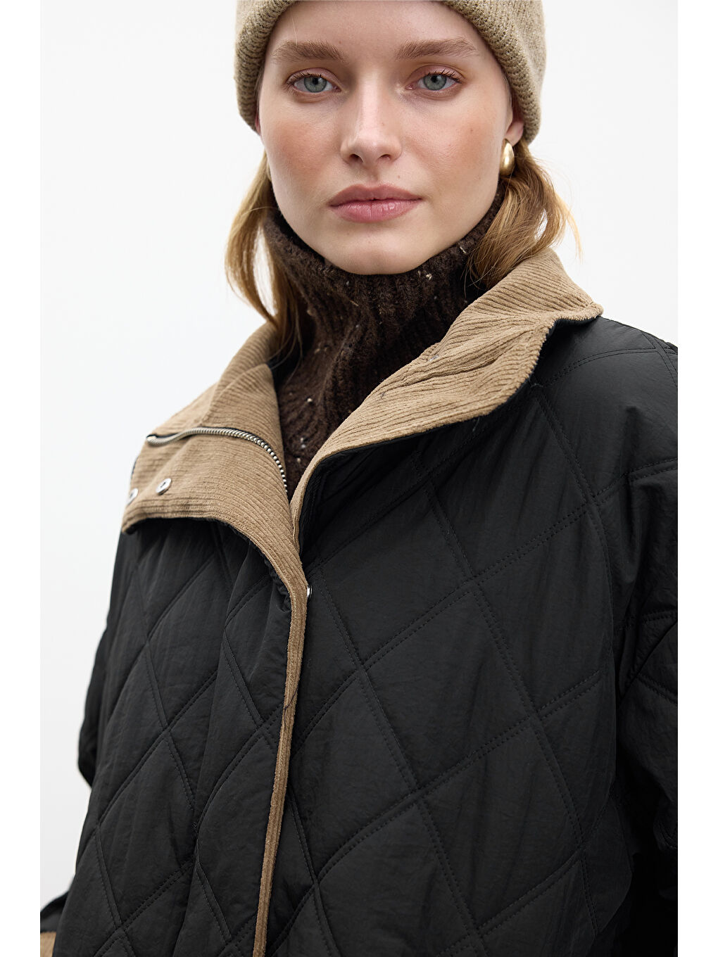 Kapitone Kadife Detaylı Mont Siyah-5