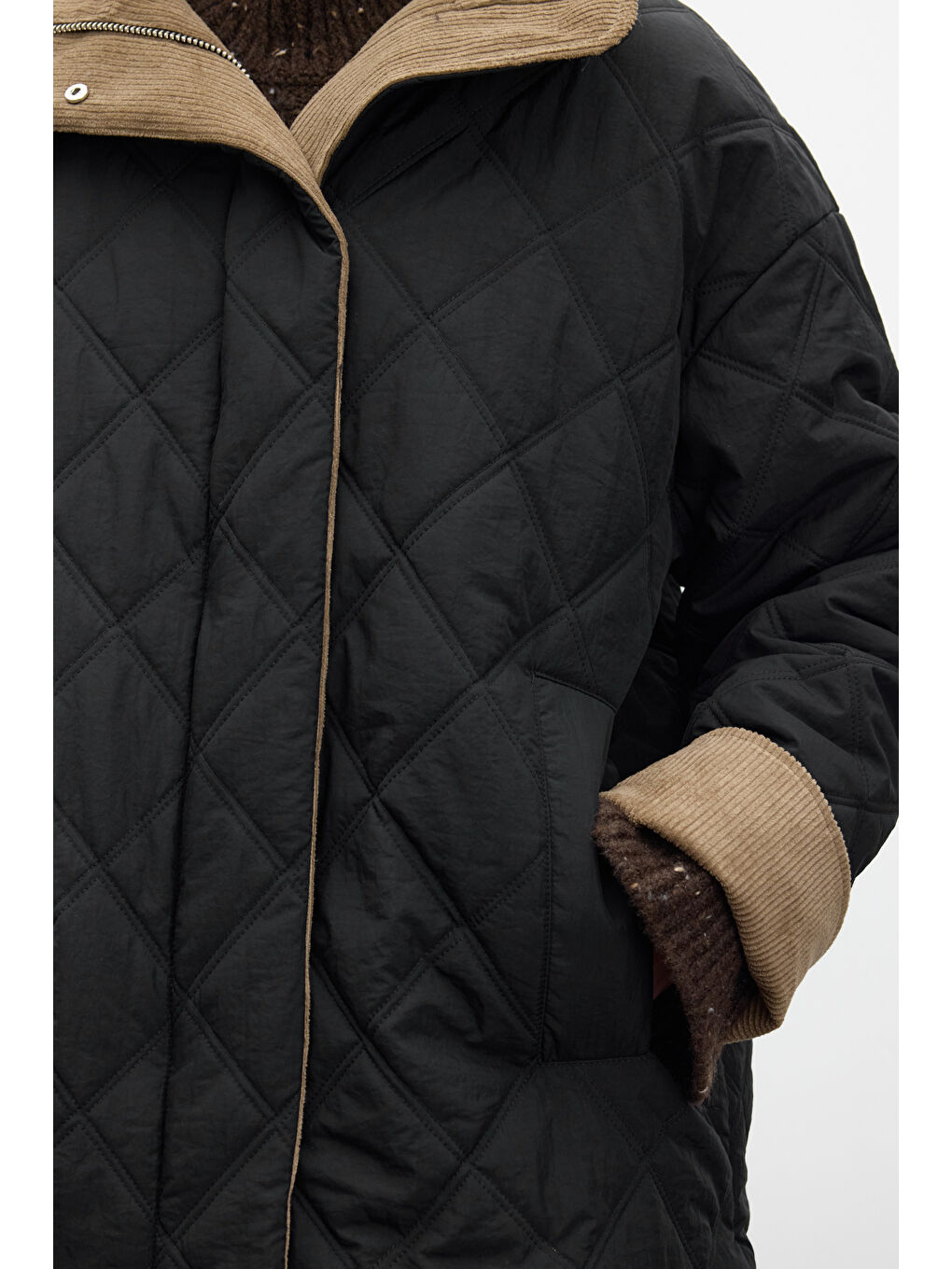 Kapitone Kadife Detaylı Mont Siyah-6