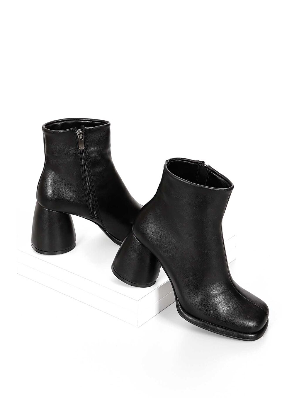 Siyah Küt Burun Topuklu Fermuarlı Kadın Günlük Bot 32100