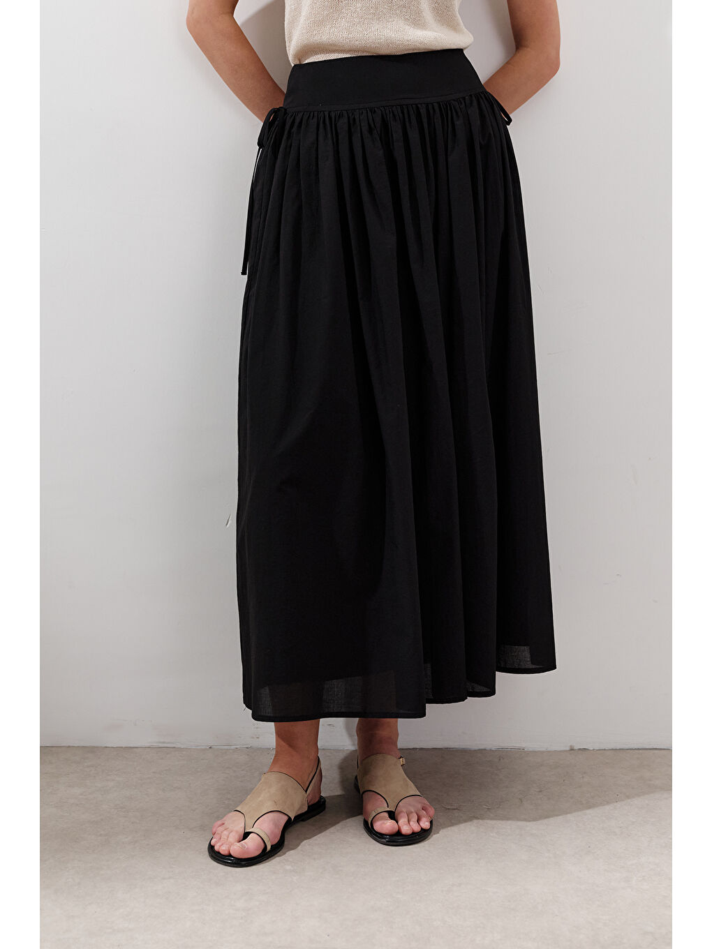 Bağlama Detaylı Geniş Etek Siyah-1