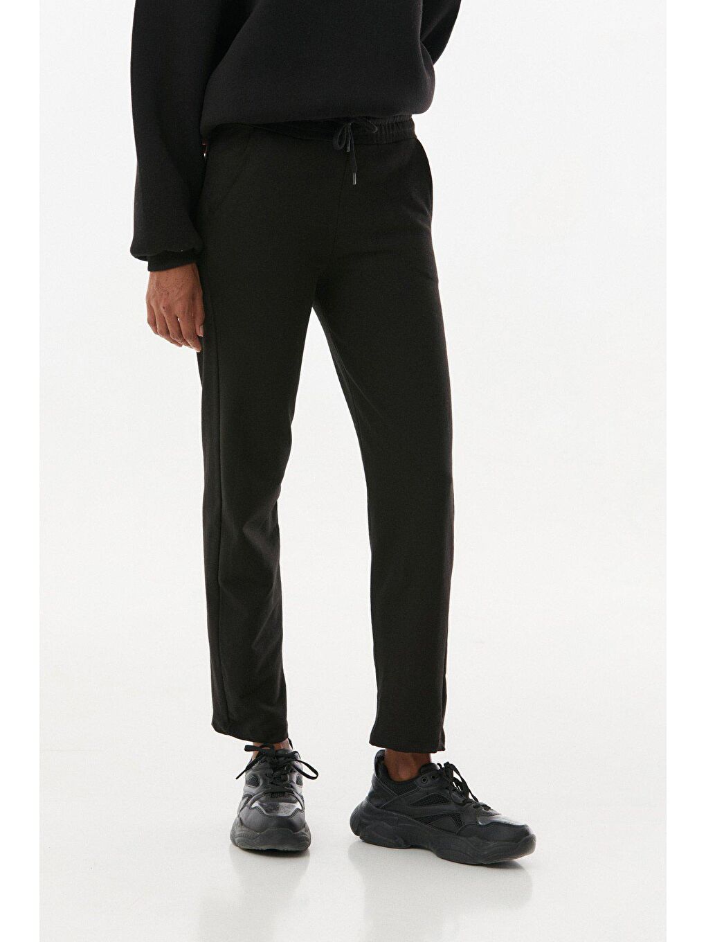 Siyah Beli Lastikli Eşofman Altı-1