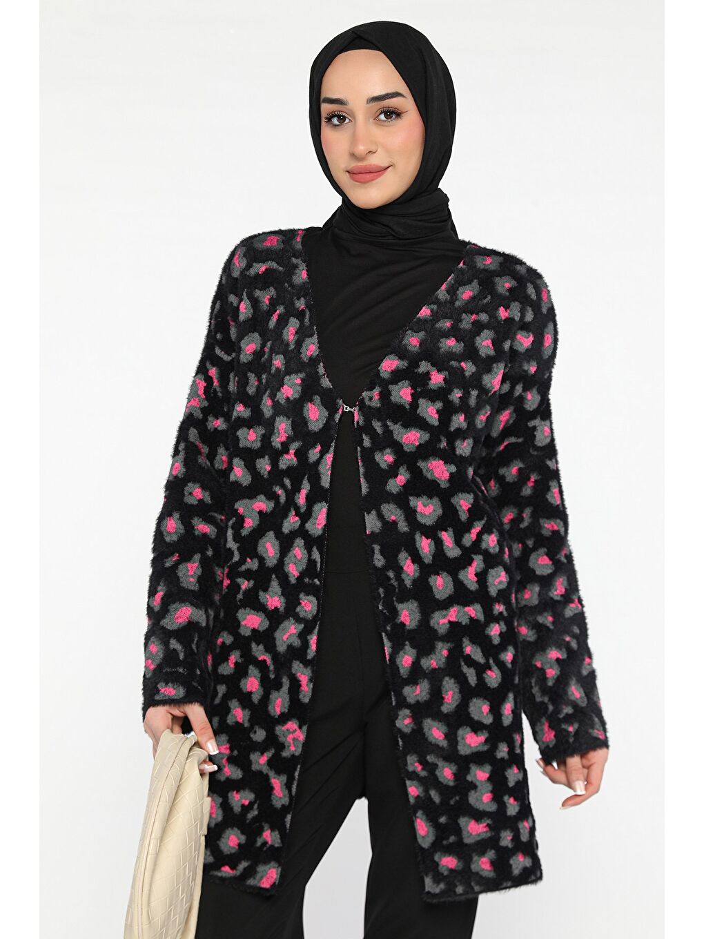 Siyah Leopar Desenli Sakallı Tesettür Triko Hırka-1