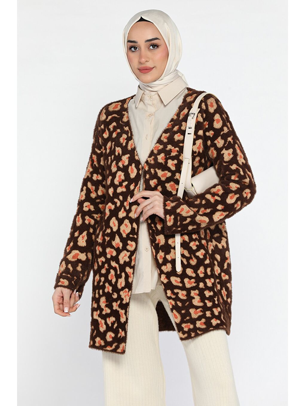 Kahverengi Leopar Desenli Sakallı Tesettür Triko Hırka-3