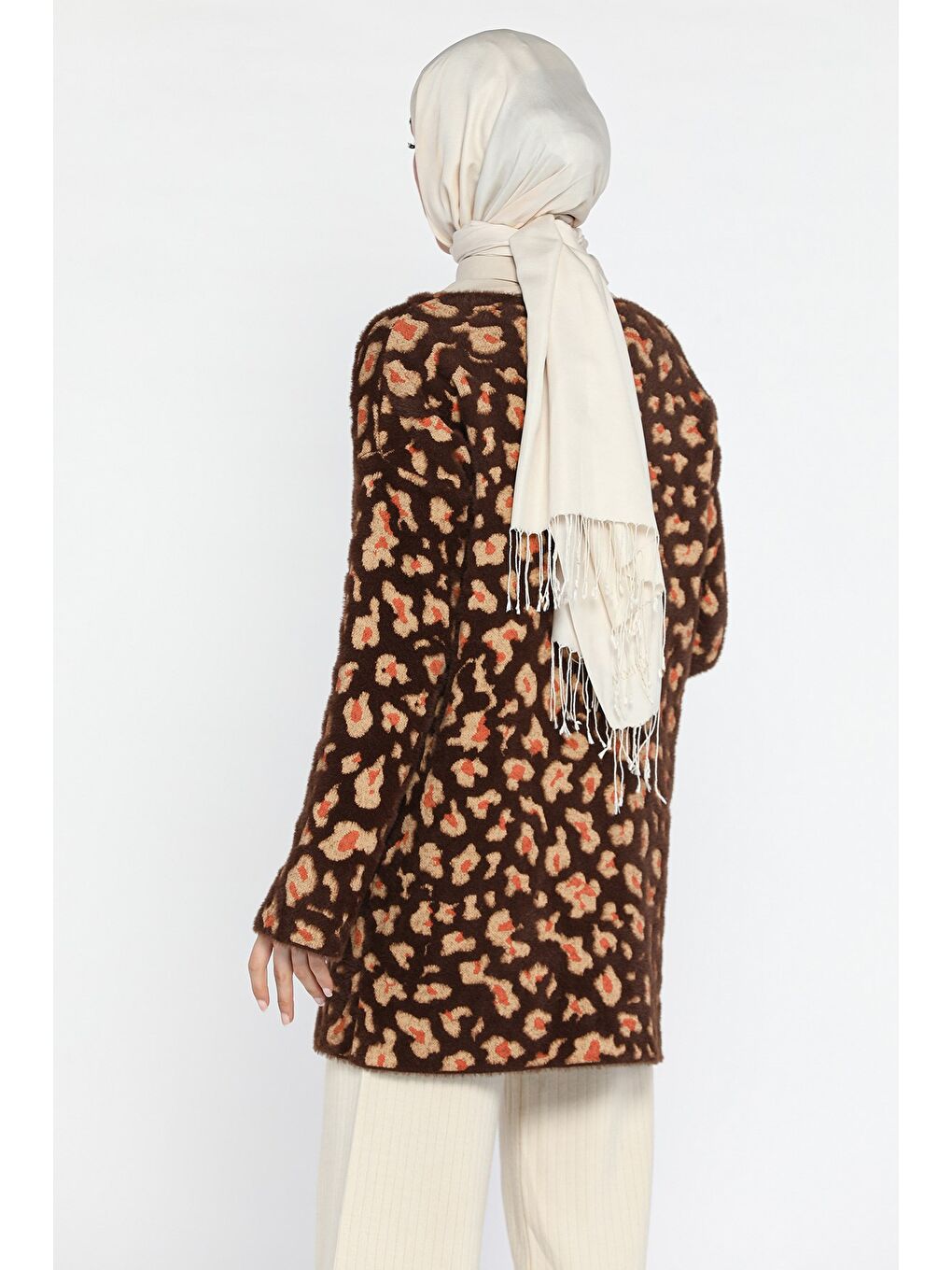 Kahverengi Leopar Desenli Sakallı Tesettür Triko Hırka-4
