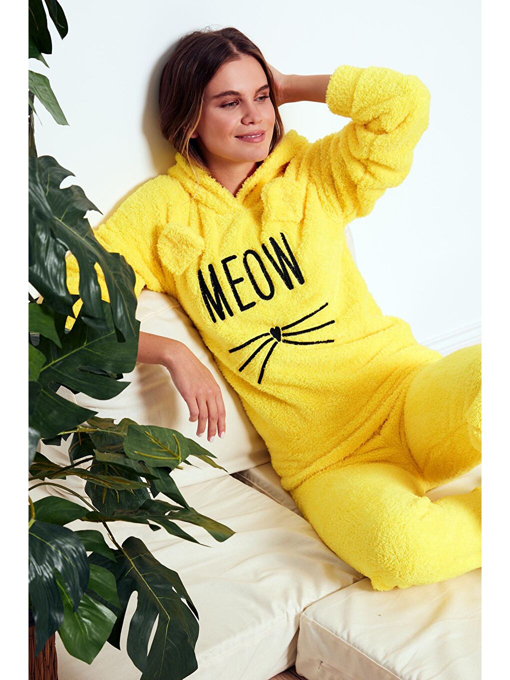 Sarı Kapüşonlu Elastik Bantlı Peluş Pijama Takımı 6094130