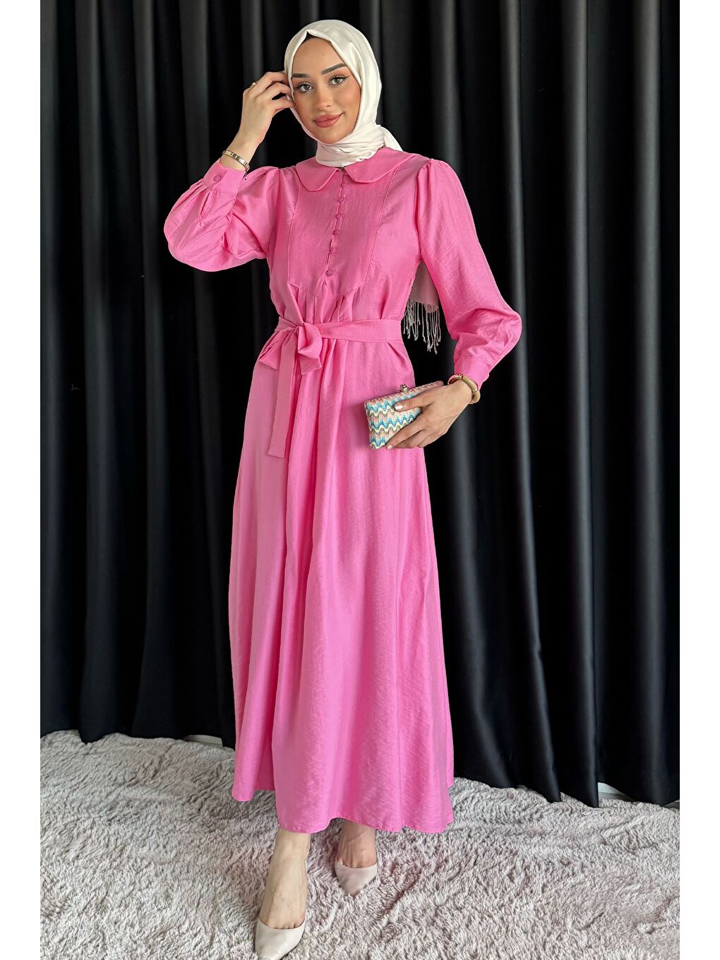 Pembe Bebe Yaka Ön Düğme Detaylı Pileli Kuşaklı Tesettür Elbise-3