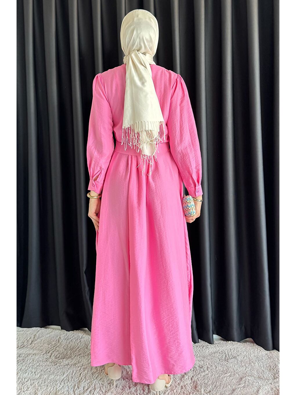 Pembe Bebe Yaka Ön Düğme Detaylı Pileli Kuşaklı Tesettür Elbise-7