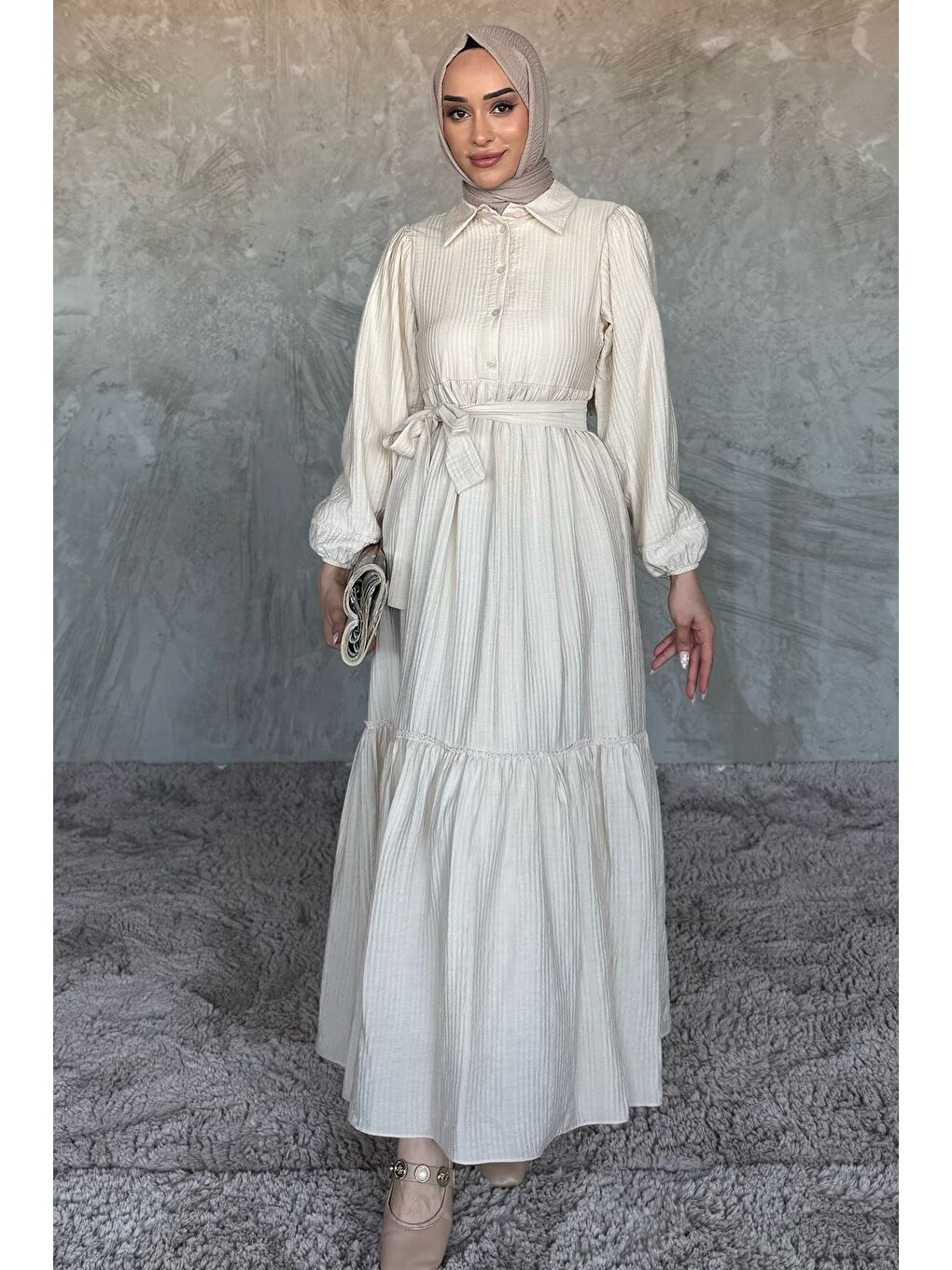 Bej Ön Yarım Düğmeli Pileli Fırfırlı Tesettür Elbise-3