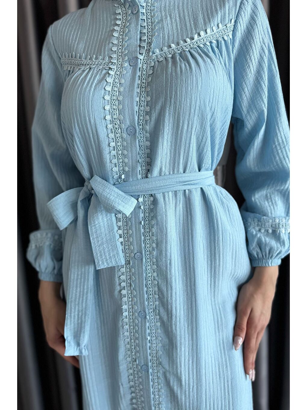 Mavi Boydan Düğmeli Fırfırlı Bel Kuşak Detaylı Tesettür Elbise-5