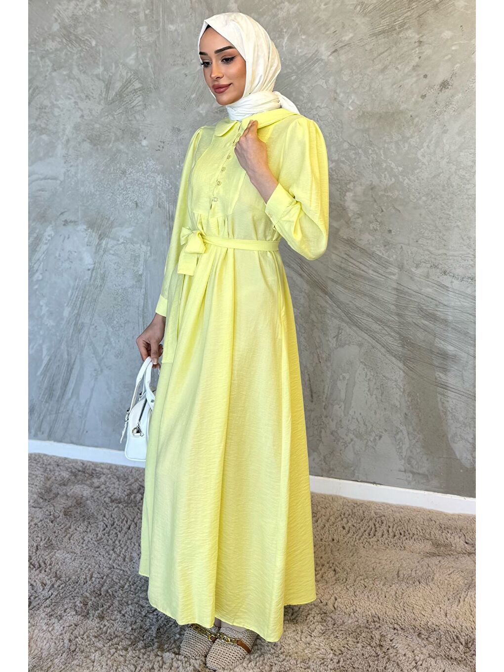 Sarı Bebe Yaka Ön Düğme Detaylı Pileli Kuşaklı Tesettür Elbise-3
