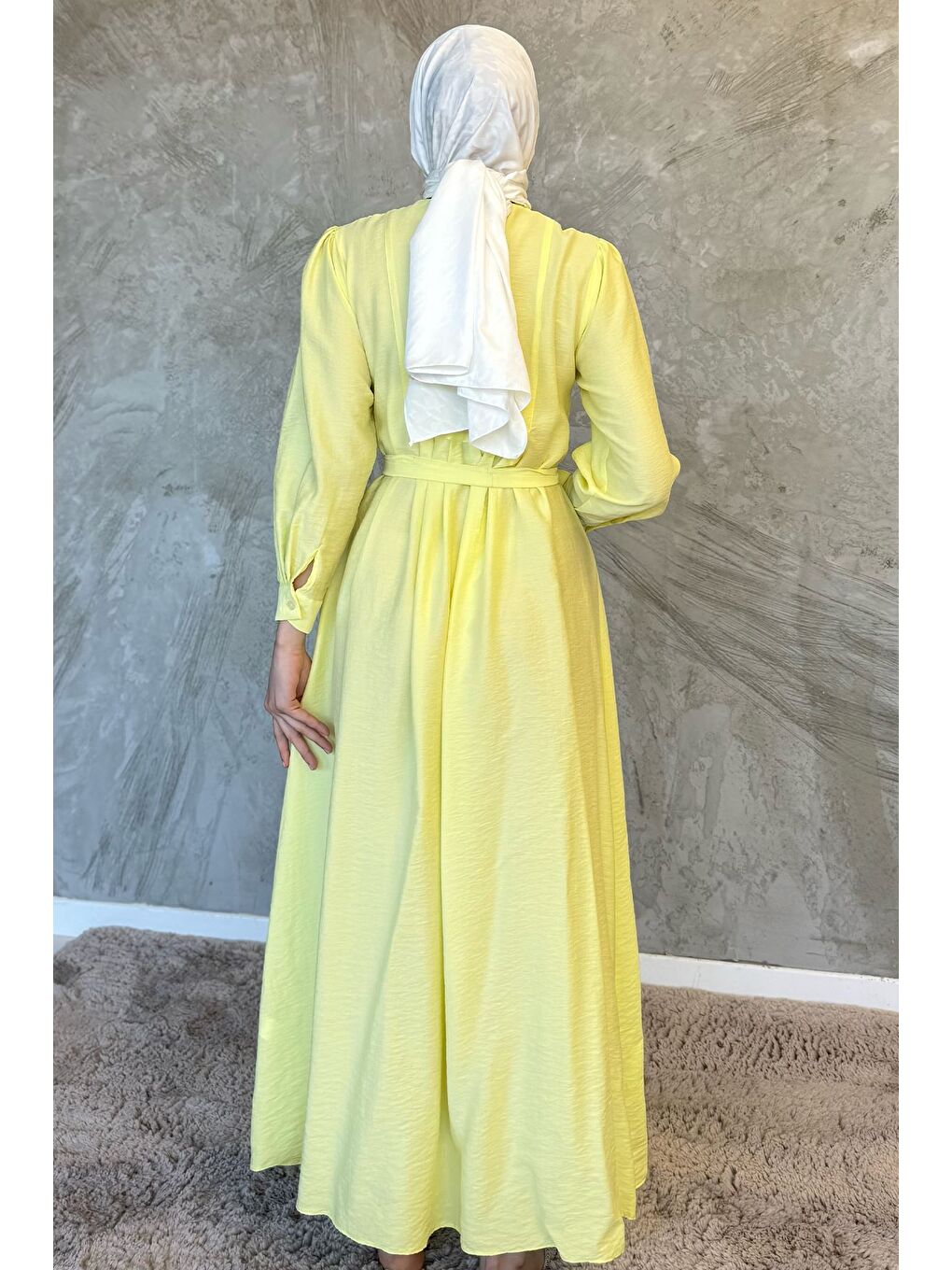 Sarı Bebe Yaka Ön Düğme Detaylı Pileli Kuşaklı Tesettür Elbise-7