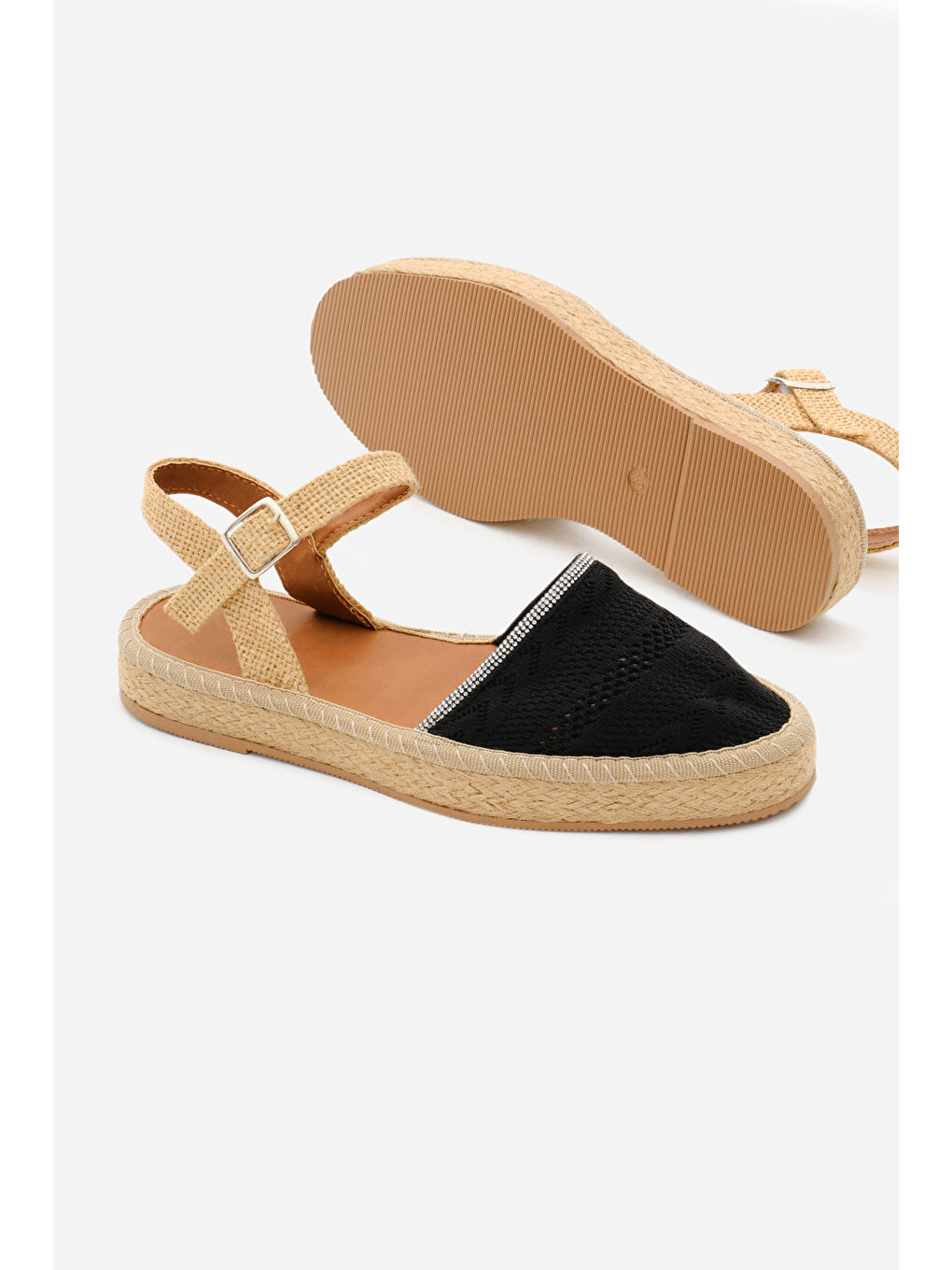 Kadın Siyah Önü Kapalı Bilekten Bağlamaı Hasır Triko Sandalet-3