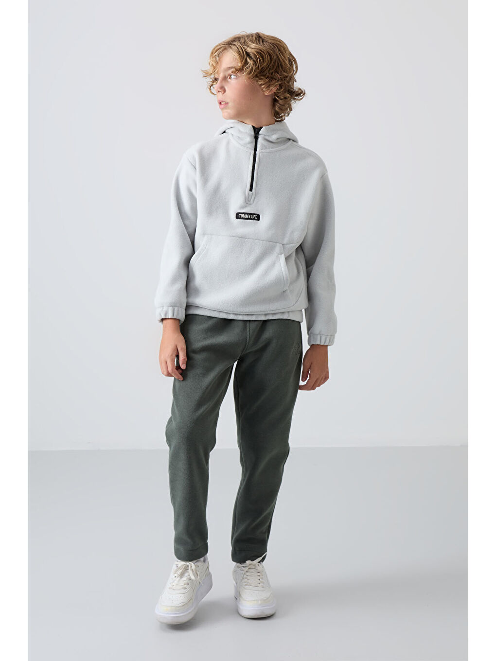 Bej Taş Kalın Yumuşak Dokulu Standart Fit Nakışlı Polar Erkek Çocuk Sweatshirt - 11230-2