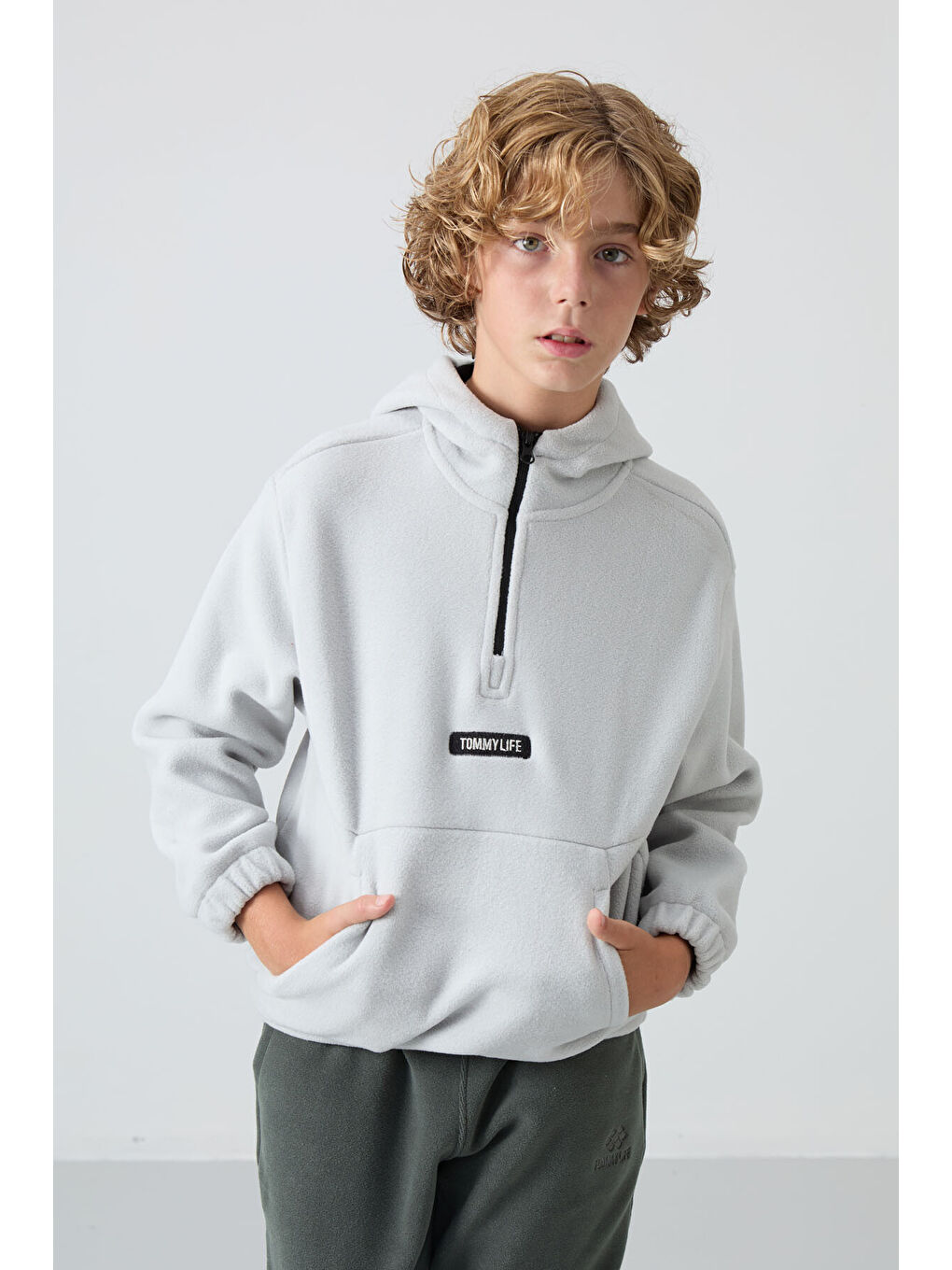 Bej Taş Kalın Yumuşak Dokulu Standart Fit Nakışlı Polar Erkek Çocuk Sweatshirt - 11230-6