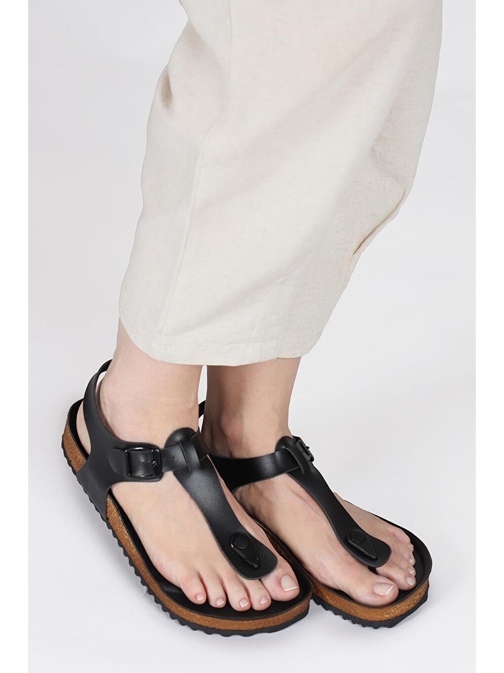 50006 Tek Tokalı Siyah Kadın Parmak Arası Sandalet-1