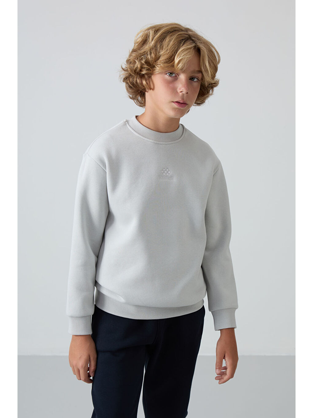 Bej Taş Pamuklu Kalın İçi Tüylü Yumuşak Dokulu Standart Fit Nakışlı Erkek Çocuk Sweatshirt - 11232