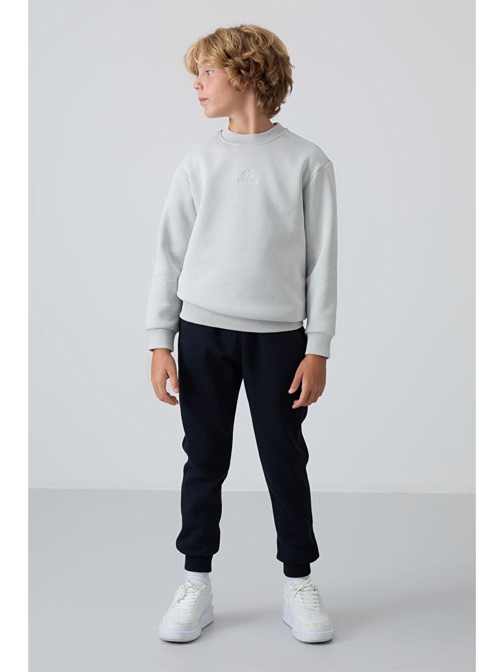 Bej Taş Pamuklu Kalın İçi Tüylü Yumuşak Dokulu Standart Fit Nakışlı Erkek Çocuk Sweatshirt - 11232-2