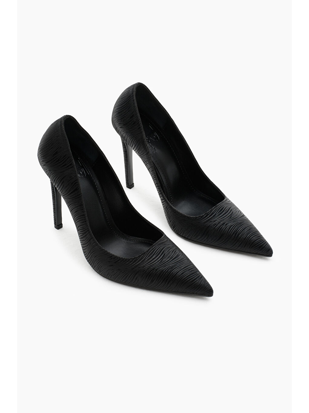 Kadın Siyah Neolit Taban Desenli Sivri Burunlu Yüksek Topuklu Ayakkabı-1