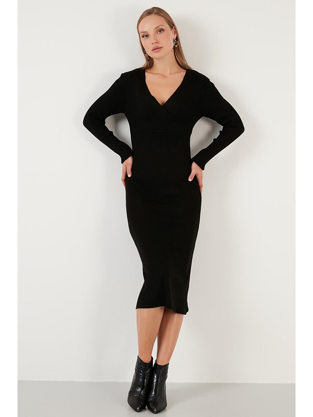 Siyah V Yaka Fitilli Dar Kesim Triko Elbise 63622518-1