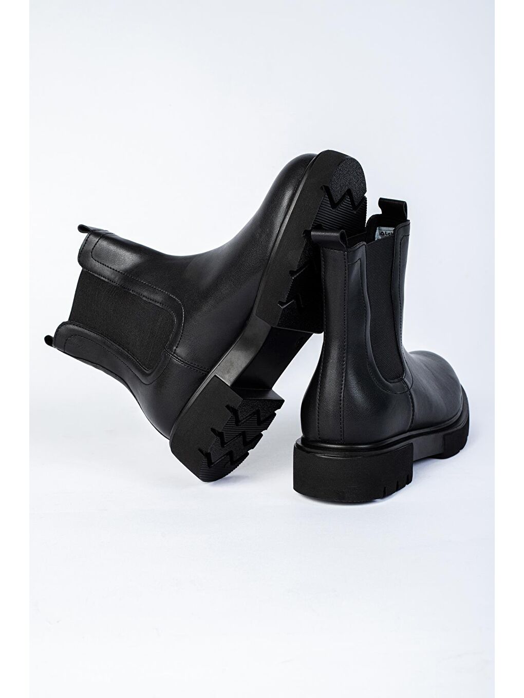 Siyah Yuvarlak Burunlu Lastikli Erkek Bot-4