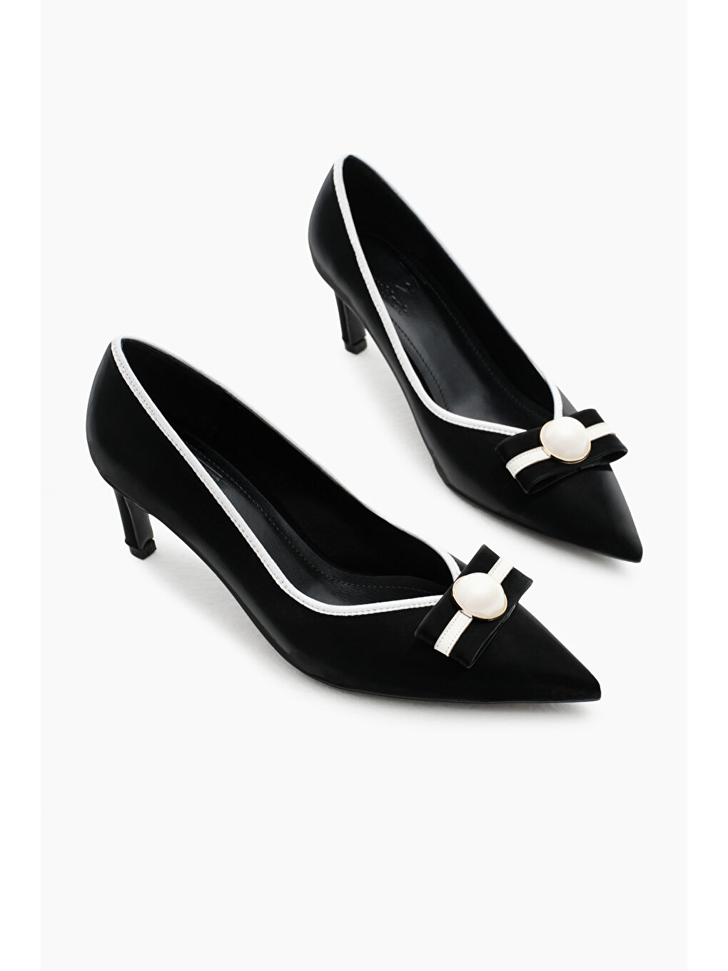 Kadın Siyah Neolit Taban Önü Tokalı Sivri Burunlu Topuklu Ayakkabı