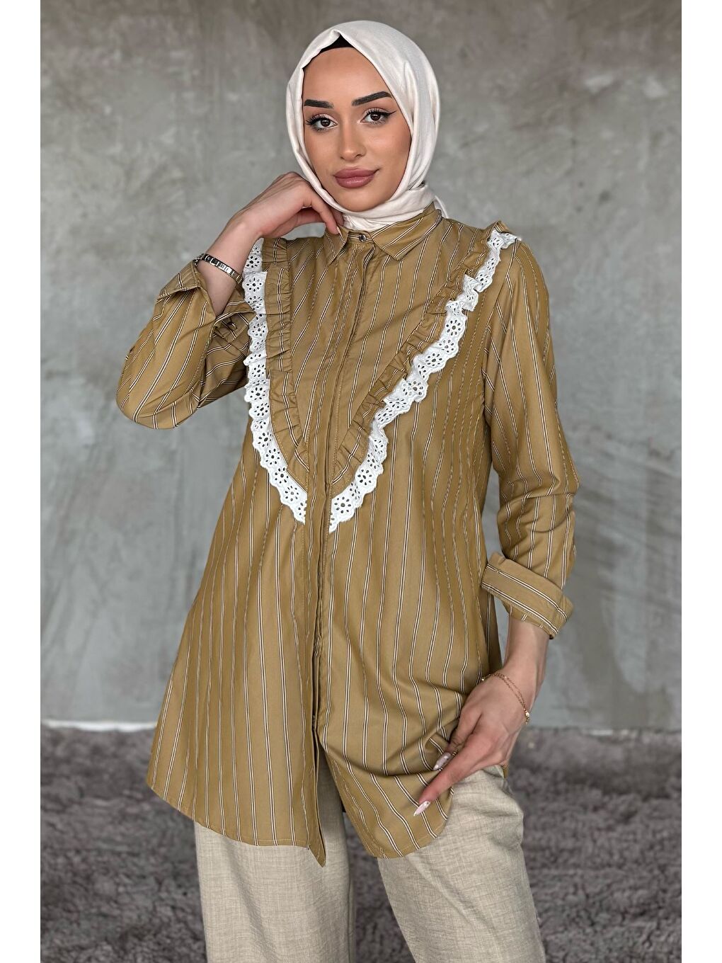 Bej Dantel Büzgülü Çizgili Tesettür Tunik-3