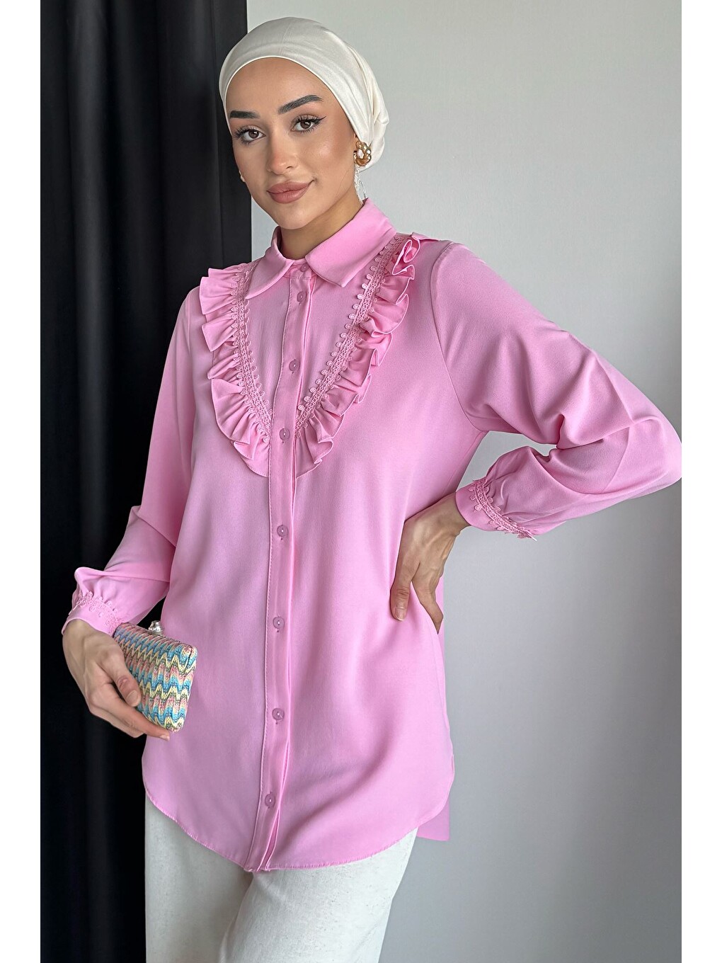 Pembe Güpür Detaylı Fırfırlı Tesettür Gömlek-1