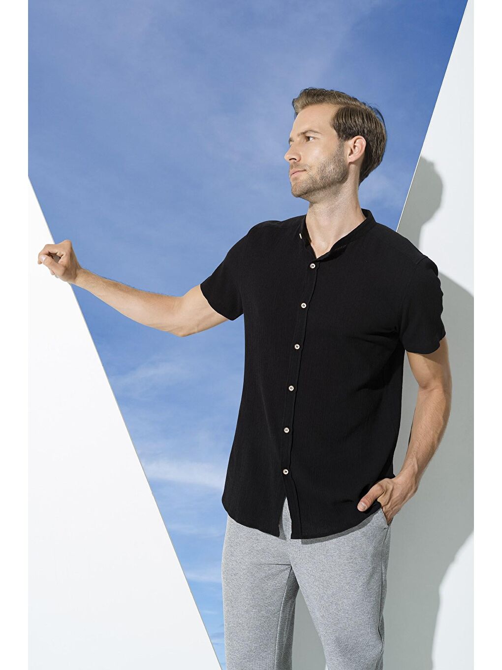 Organik Hakim Yaka Tam Pat Kısakol Siyah Gömlek