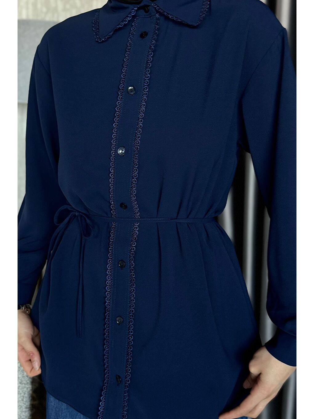 Lacivert Fistolu Bel Bağlama Detaylı Tesettür Gömlek-5