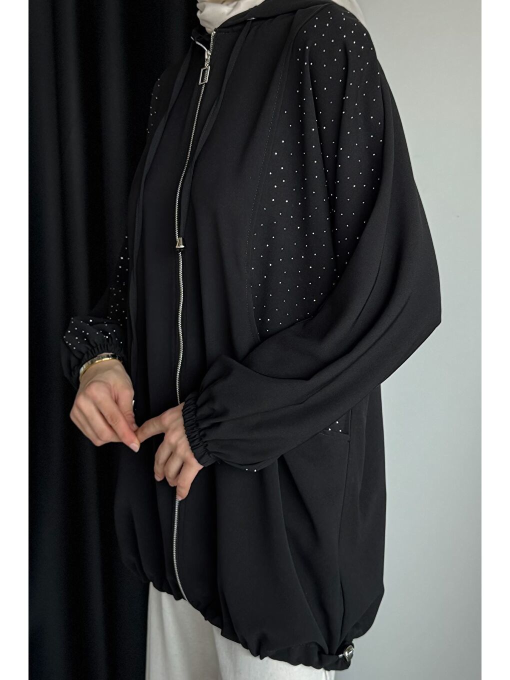 Siyah Kapüşonlu Taşlı Tesettür Kap-5
