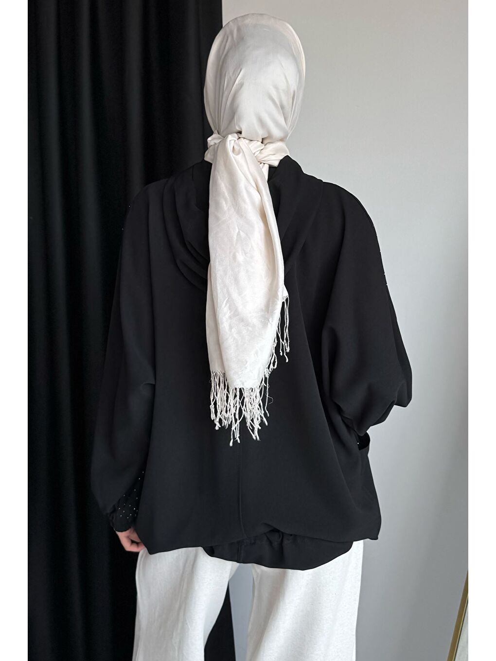 Siyah Kapüşonlu Taşlı Tesettür Kap-7