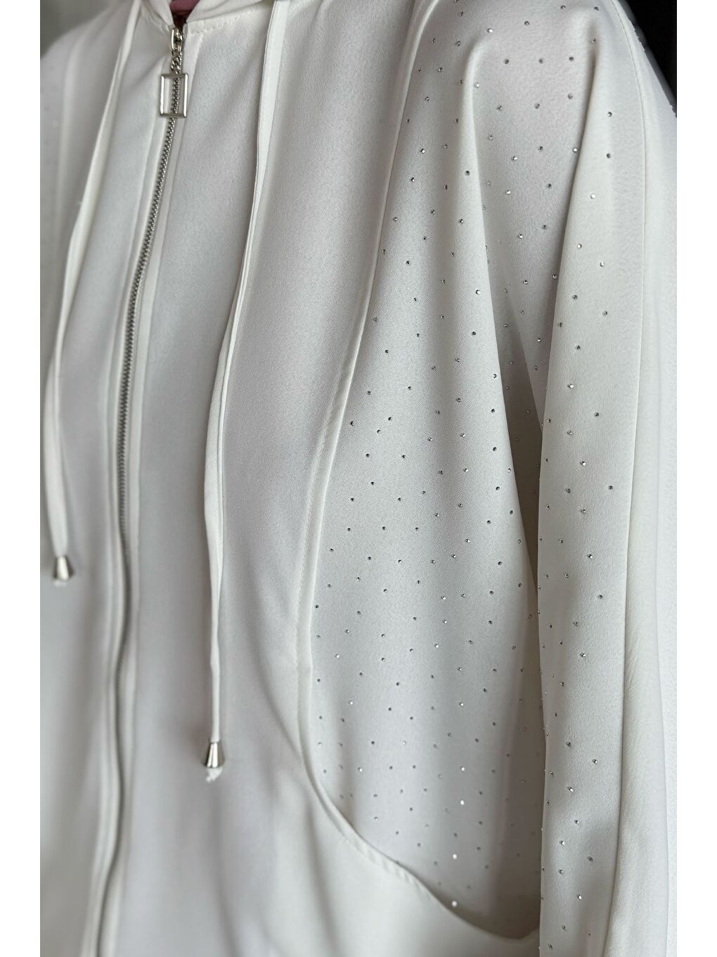 Ekru Kapüşonlu Taşlı Tesettür Kap-5