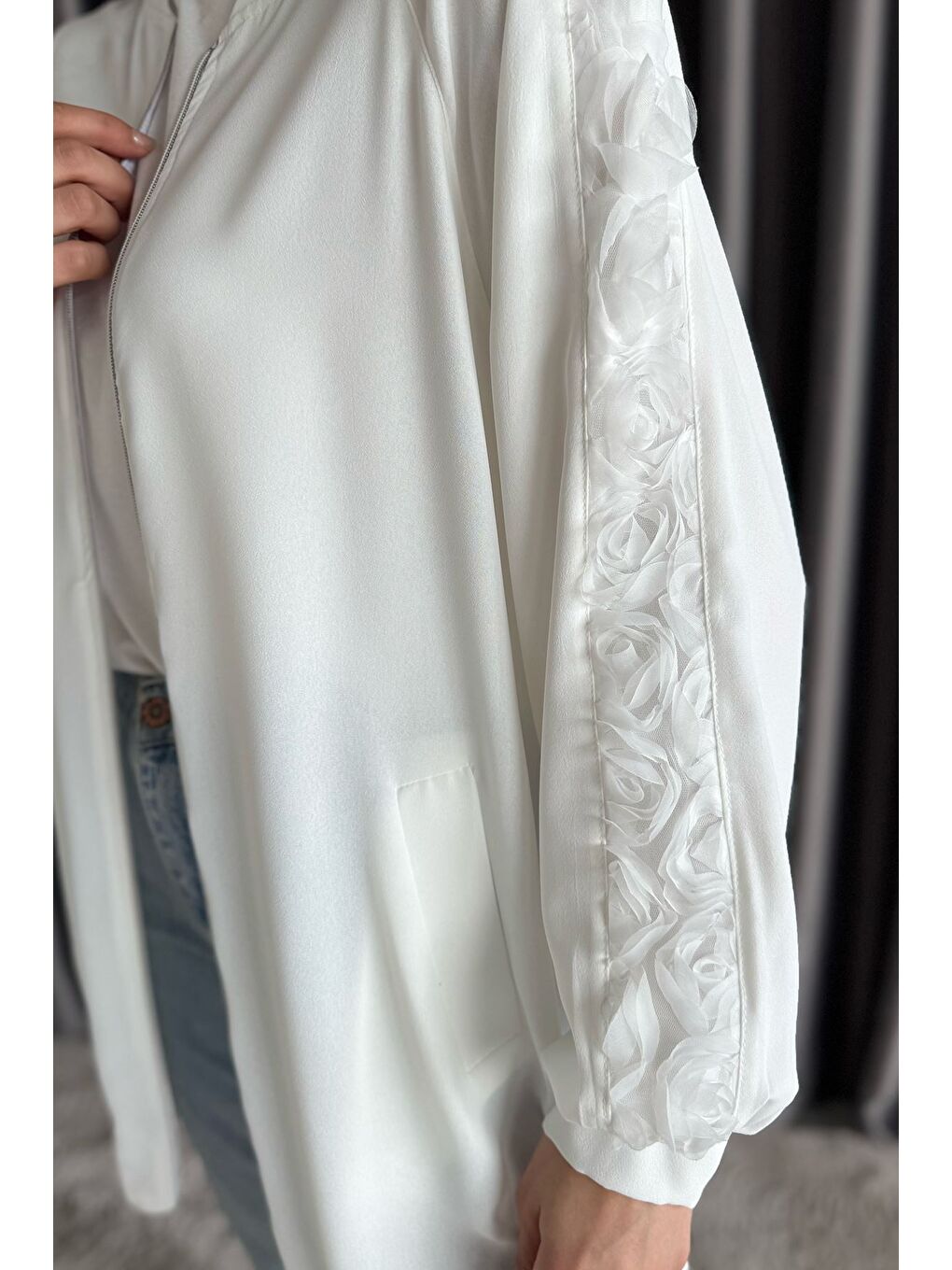 Ekru Kolları Tül Detaylı Tesettür Kap-5