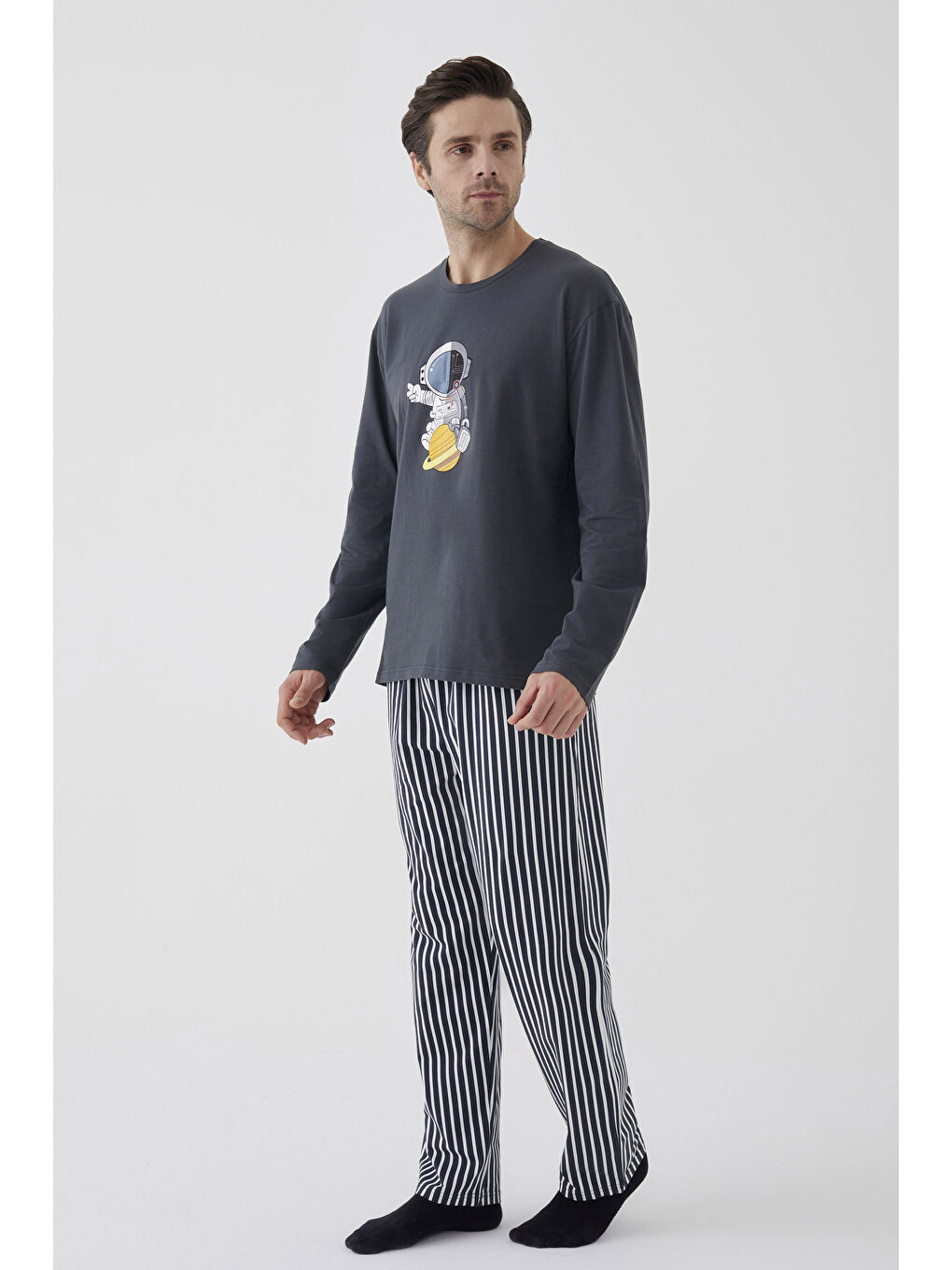 Gri Erkek Pamuklu Uzun Kollu Üst Astronot Baskılı Alt Çizgili Pijama Takımı-2