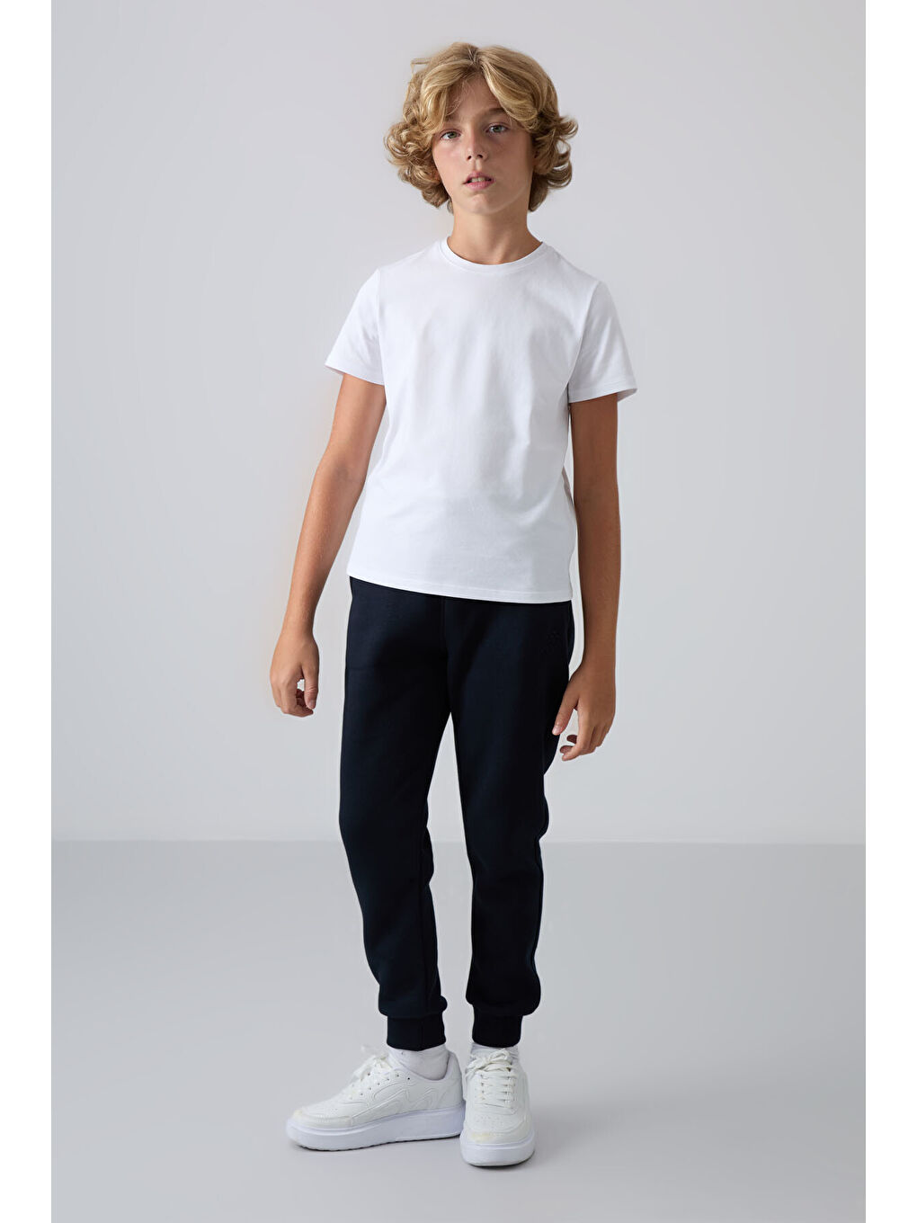 Lacivert Pamuklu Kalın İçi Tüylü Yumuşak Dokulu Standart Fit Nakışlı Erkek Çocuk Eşofman Alt - 1122-1