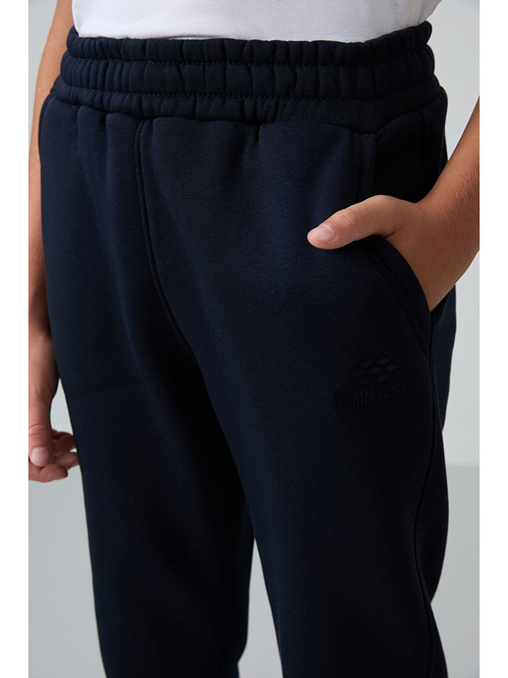 Lacivert Pamuklu Kalın İçi Tüylü Yumuşak Dokulu Standart Fit Nakışlı Erkek Çocuk Eşofman Alt - 1122-2