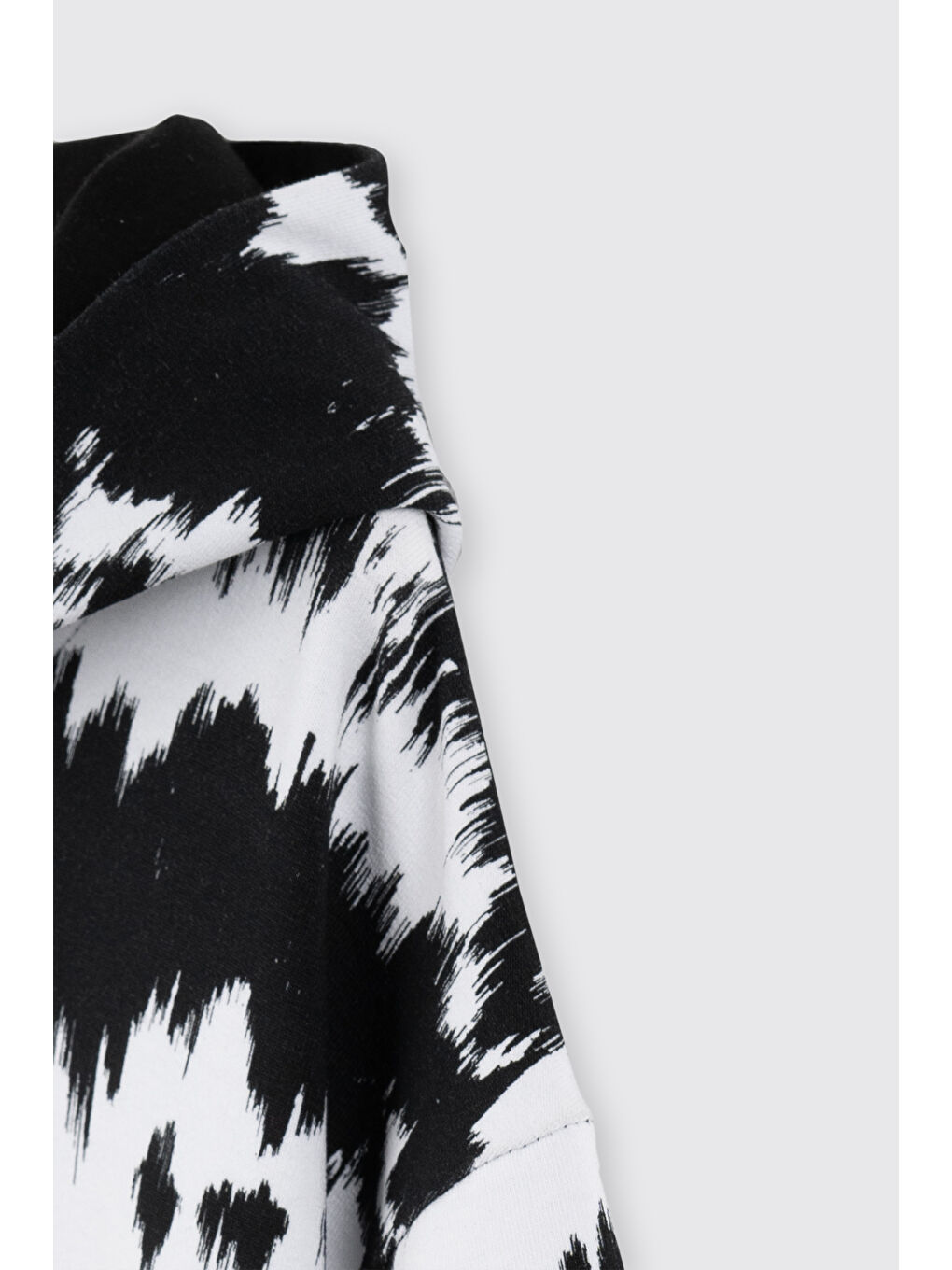 Kız Çocuk Desenli Kapüşonlu Siyah Sweatshirt-7