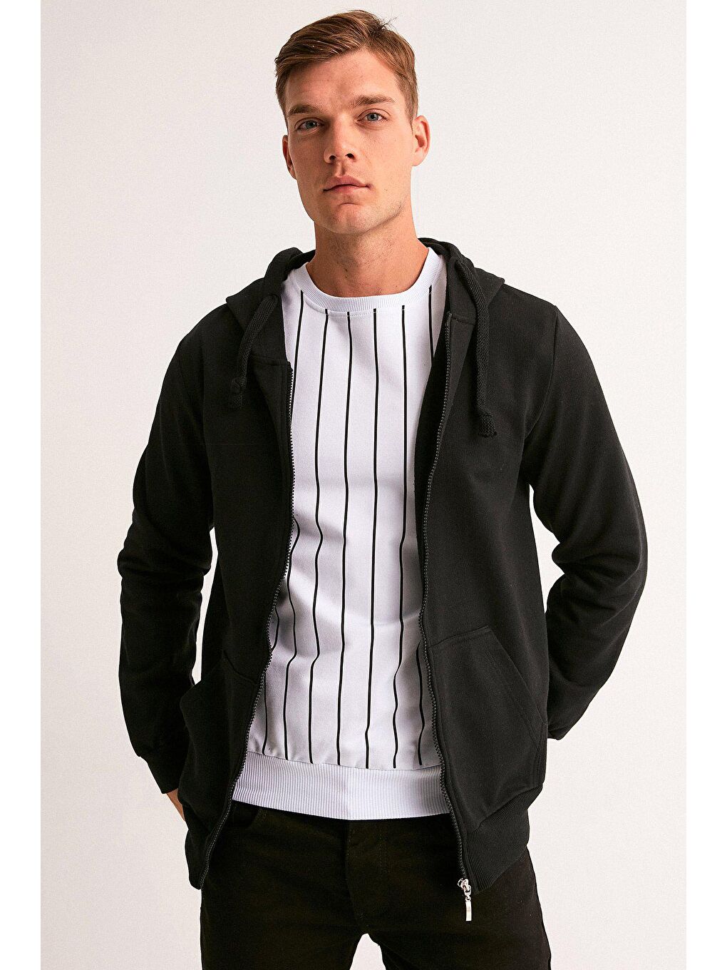 Siyah Kapüşonlu Unisex Fermuarlı Sweatshirt