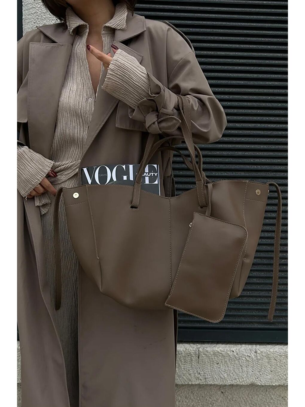 Bej Rovena Büyük Boy, Mıknatıslı, Ek Cüzdanlı Kadın Omuz Çantası BP-4846O-1