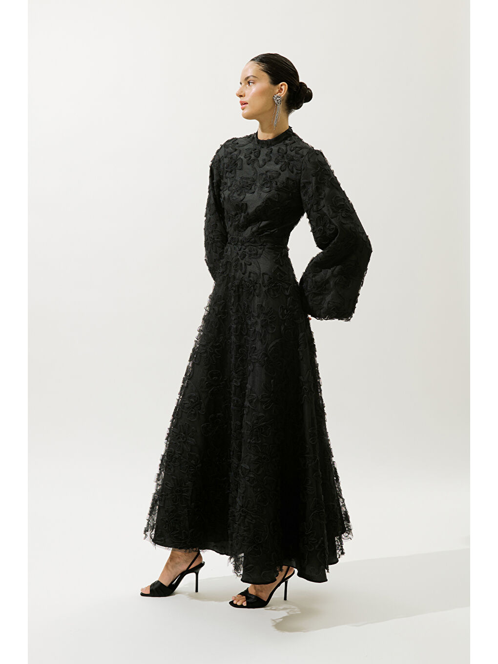 Kabarık Çiçekli Uzun Kol Abiye Elbise Siyah-3