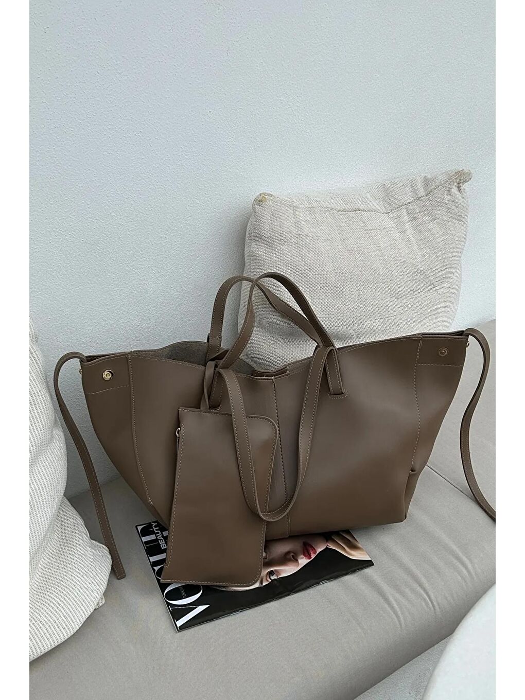 Bej Rovena Büyük Boy, Mıknatıslı, Ek Cüzdanlı Kadın Omuz Çantası BP-4846O-3