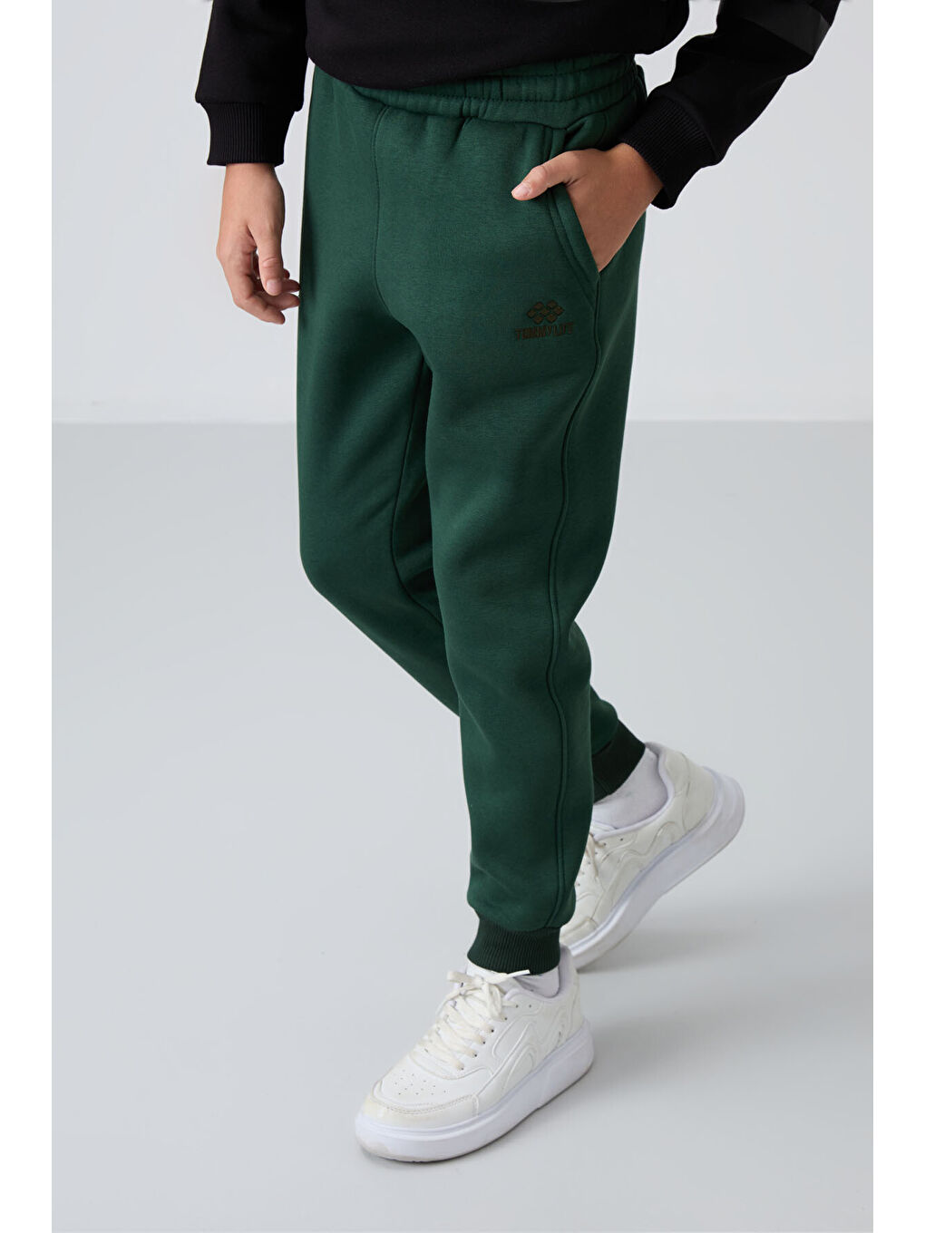 Çam Yeşil Pamuklu Kalın İçi Tüylü Yumuşak Dokulu Standart Fit Nakışlı Erkek Çocuk Eşofman Alt - 112-3