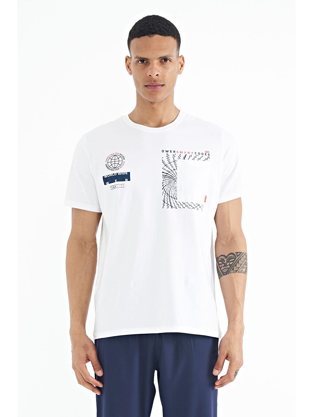 TOMMYLIFE Beyaz Cep Detaylı Baskılı O Yaka Erkek T-shirt - 88184