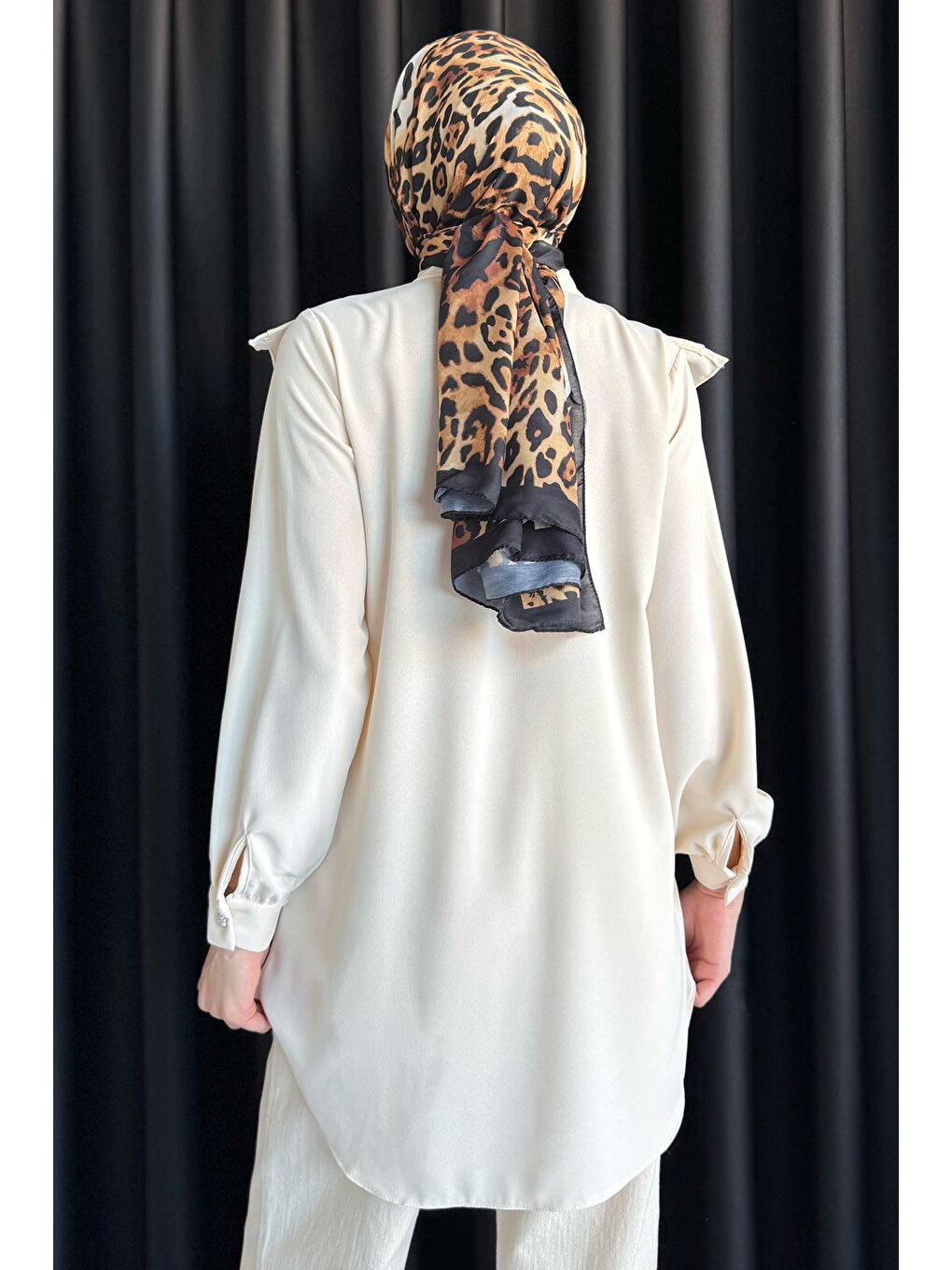 Bej Fırfırlı Taş İşlemeli Tesettür Gömlek-7