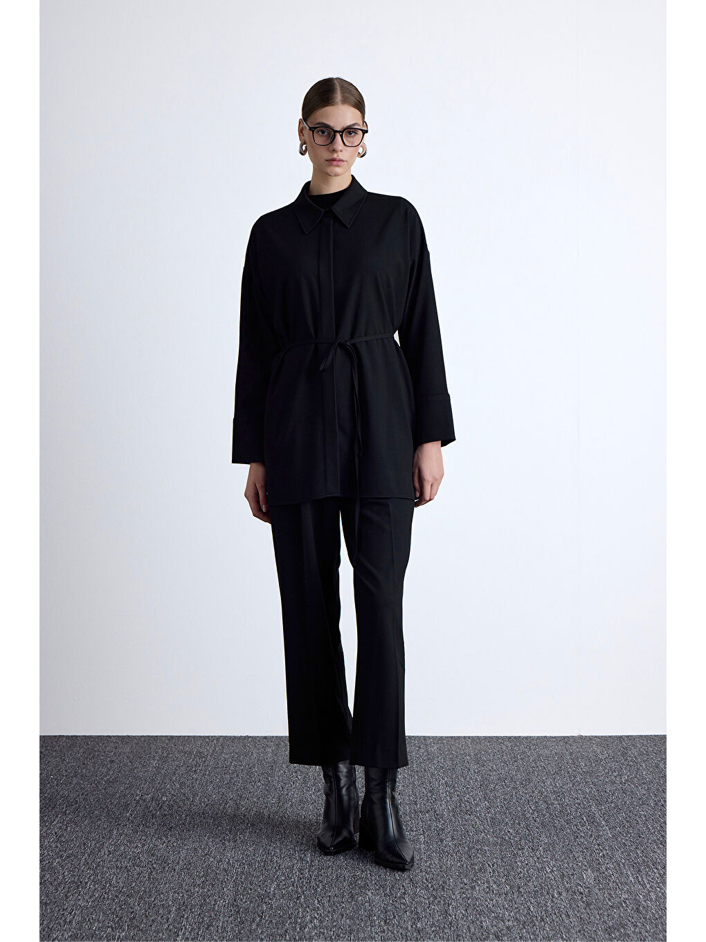 Klasik Kesim Pile Detaylı Pantolon Siyah-1