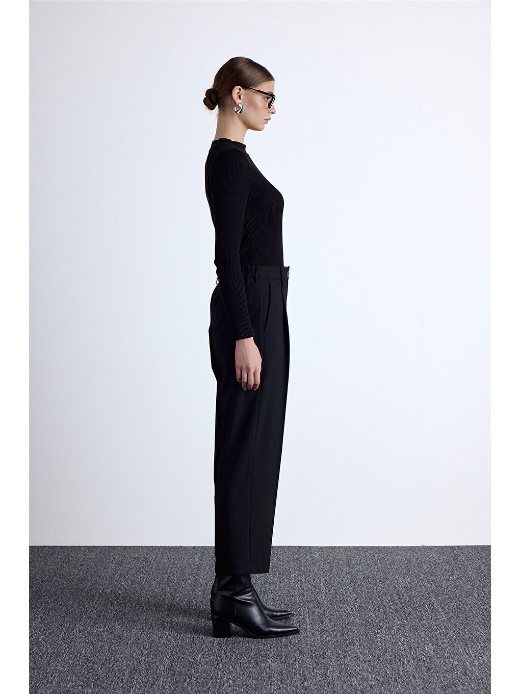 Klasik Kesim Pile Detaylı Pantolon Siyah-4