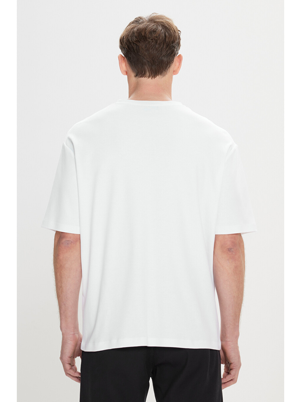 Erkek Beyaz Modern Fit Rahat Kesim %100 Pamuk Bisiklet Yaka Tişört-4