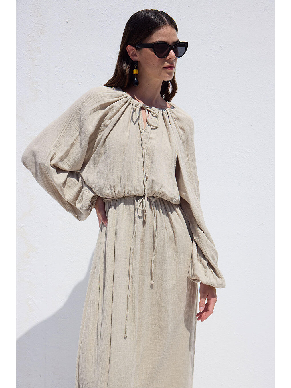 Bej Bağlama Detaylı Muslin Elbise Kum-2